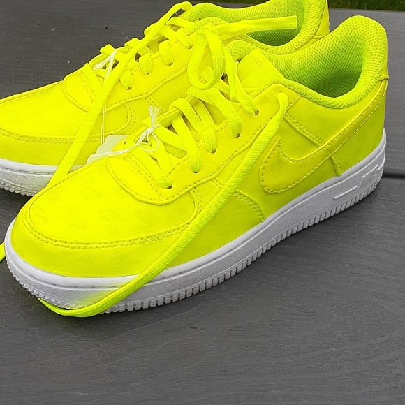 Nike Other - Nike shoes 3y